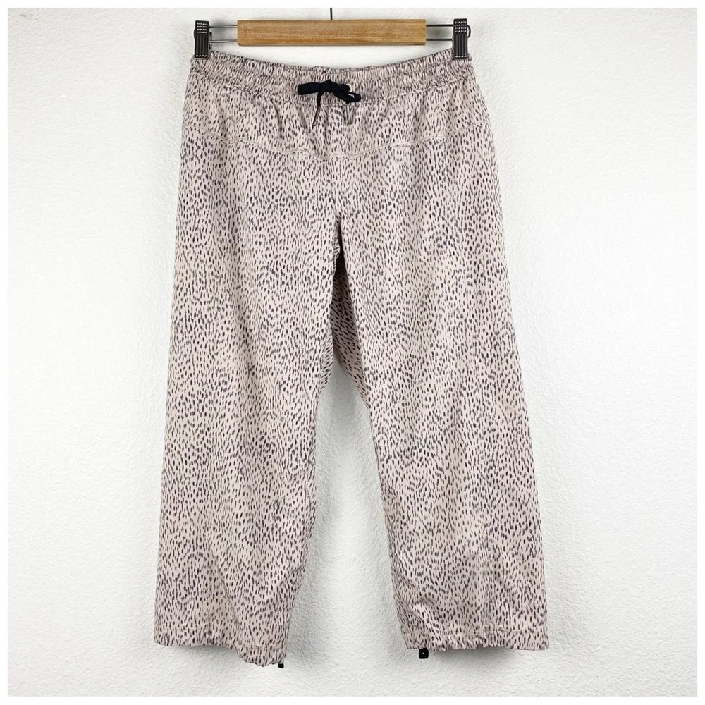 Lululemon‎ Step Lively Crop Dottie Dash Grain Black Pants Size 4